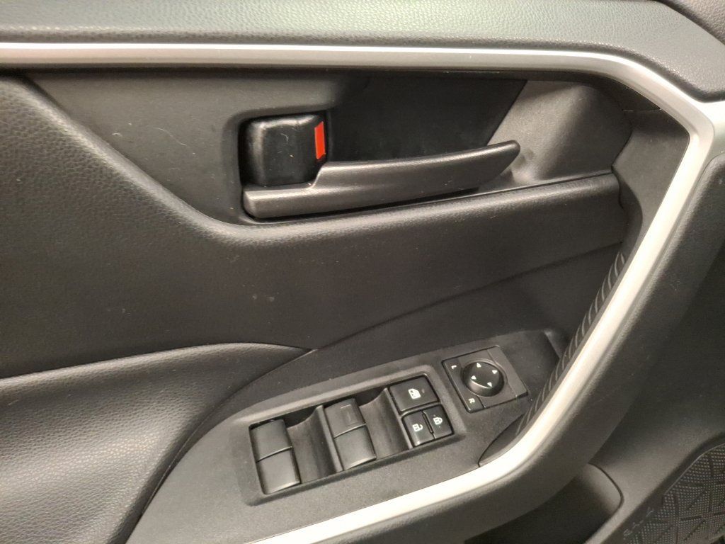 Used 2019 Toyota RAV4 LE w/ All Weather Liner Package AWD/4WD image 15
