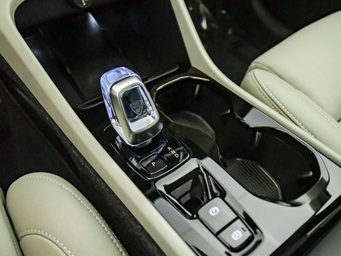 Certified 2026 Volvo XC40 B5 Plus w/ Protection Package Premier image 20