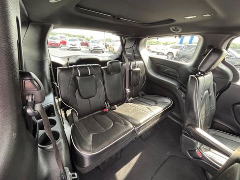 Used 2020 Chrysler Pacifica Limited w/ S Appearance Package FWD image 23
