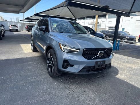 Used 2023 Volvo XC40 B5 Plus w/ Climate Package AWD/4WD image 3