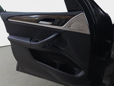 Used 2021 BMW X5 sDrive40i w/ M Sport Package image 24