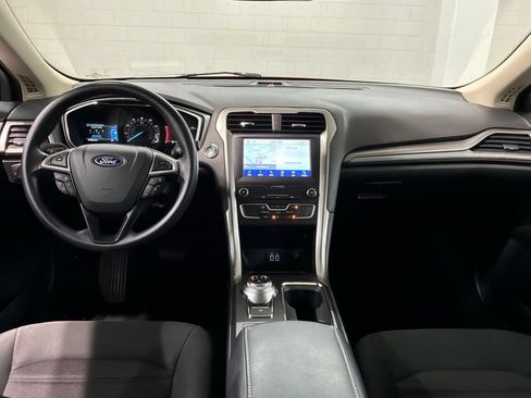 Used 2020 Ford Fusion SE FWD image 6