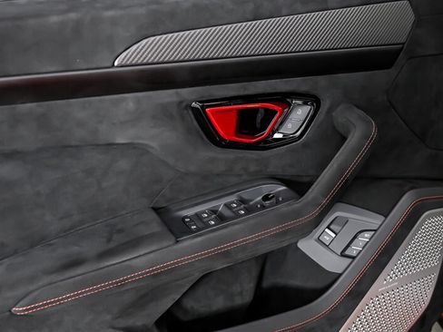 Used 2023 Lamborghini Urus Performante AWD/4WD image 13