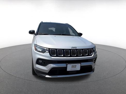 Used 2025 Jeep Compass Limited AWD/4WD image 2