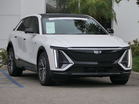 Certified 2024 Cadillac Lyriq Sport image 8