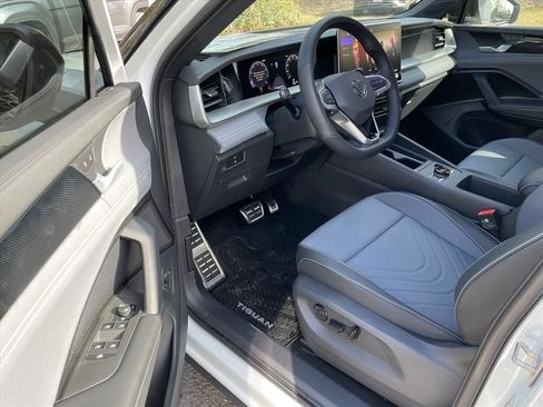 New 2026 Volkswagen Tiguan SE R-Line image 5