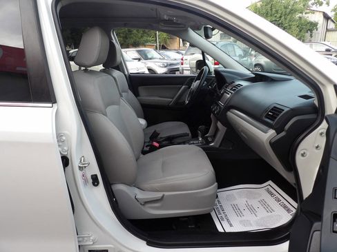 Used 2014 Subaru Forester 2.5i Touring AWD/4WD image 6