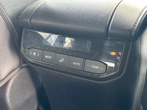 Used 2021 Toyota Highlander XSE FWD image 31