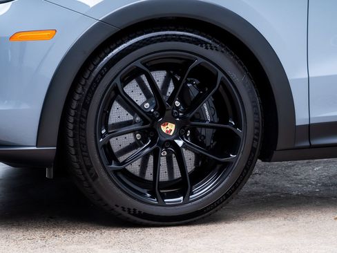 Used 2022 Porsche Cayenne Turbo GT AWD/4WD image 4