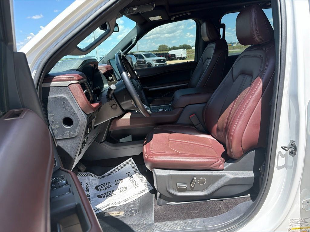 Used 2023 Ford Expedition Limited AWD/4WD image 11