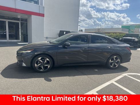 Used 2022 Hyundai Elantra Limited image 22