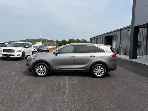 Used 2017 Kia Sorento AWD image 6