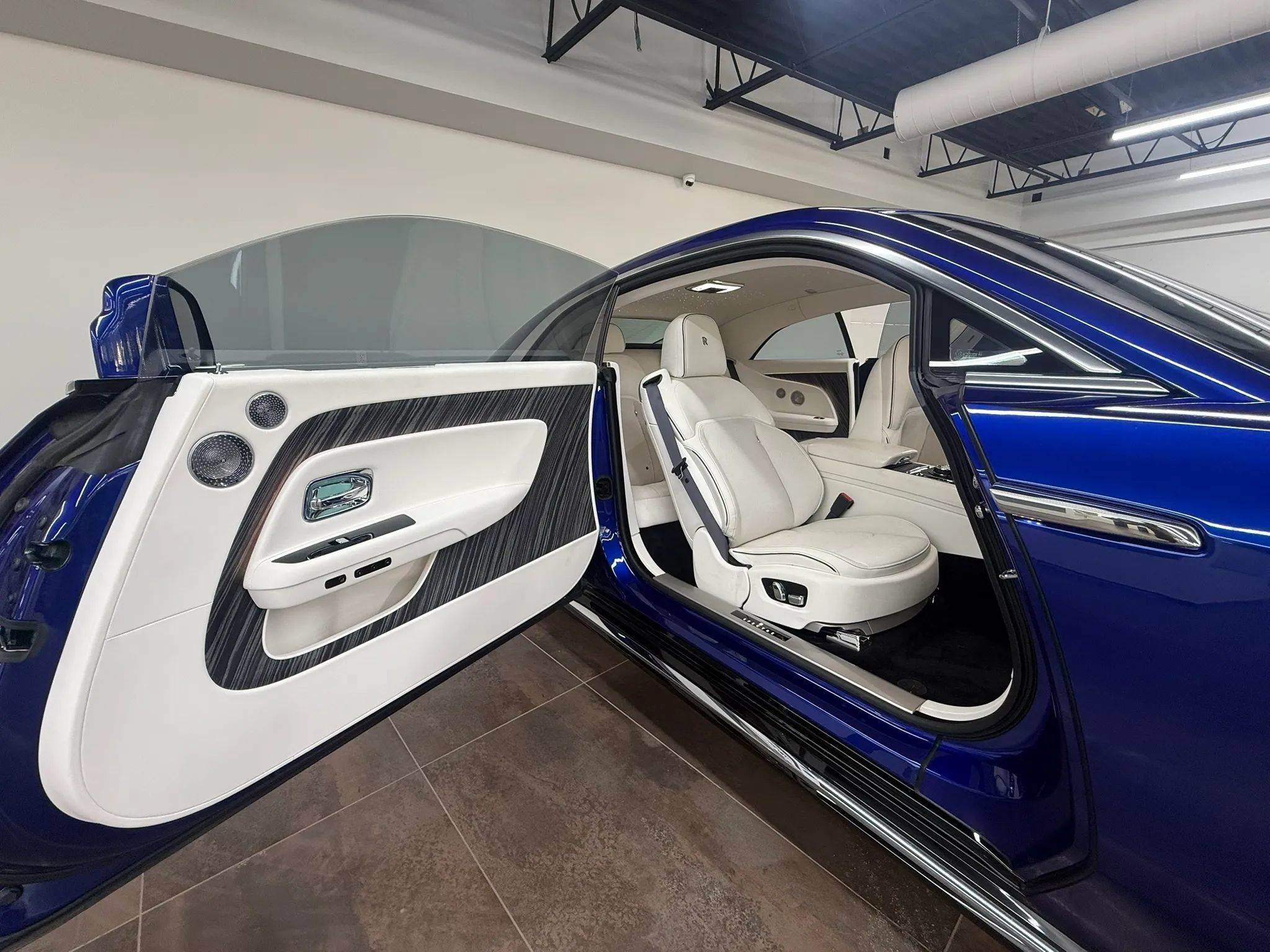 Used 2025 Rolls-Royce Spectre AWD/4WD image 41