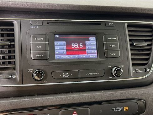 Used 2016 Kia Sedona LX w/ Option Group 020 FWD image 19