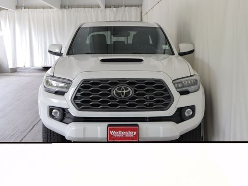 Used 2021 Toyota Tacoma TRD Sport w/ TRD Premium Sport Package AWD/4WD image 6