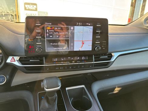 Used 2021 Toyota Sienna XLE w/ XLE Plus Package FWD image 10