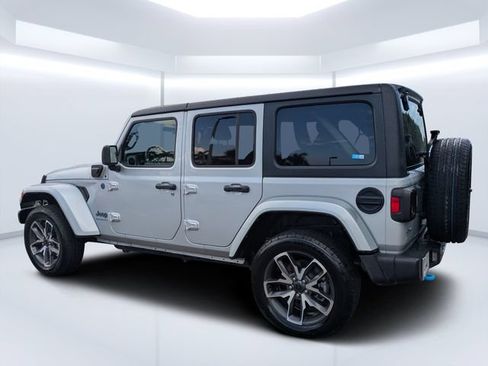 Used 2024 Jeep Wrangler Unlimited AWD/4WD image 5