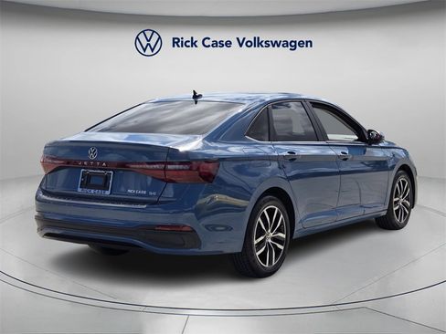 Certified 2025 Volkswagen Jetta SE image 6