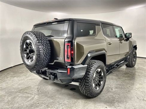 Used 2024 GMC Hummer EV 2X w/ Extreme Off-Road Package image 8