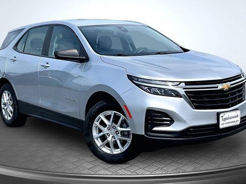 Used 2022 Chevrolet Equinox LS FWD image 3