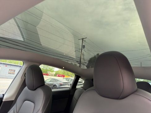 Used 2024 Tesla Model Y Long Range AWD/4WD image 19