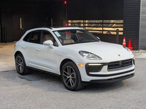 Used 2026 Porsche Macan AWD/4WD image 7