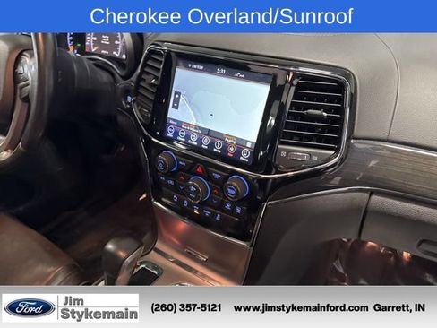 Used 2019 Jeep Grand Cherokee Overland AWD/4WD image 24