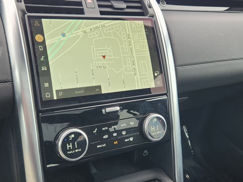 Used 2021 Land Rover Discovery S image 10