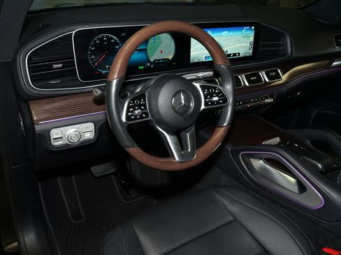 Used 2020 Mercedes-Benz GLE 450 4MATIC image 2