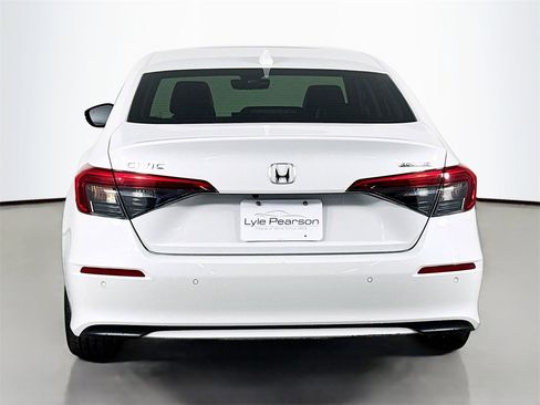 Used 2022 Honda Civic Touring image 10