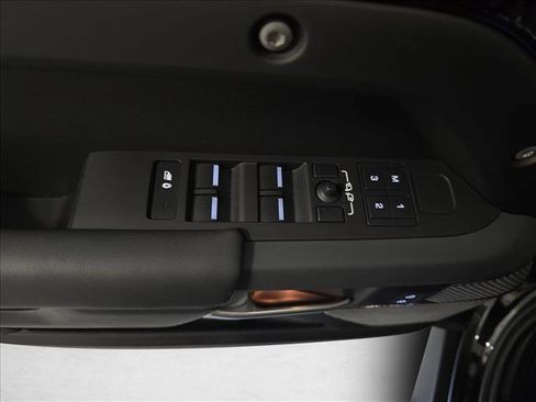 Used 2023 Land Rover Defender 130 X image 28