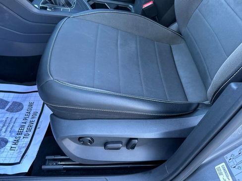 Used 2022 Volkswagen Taos SE image 16