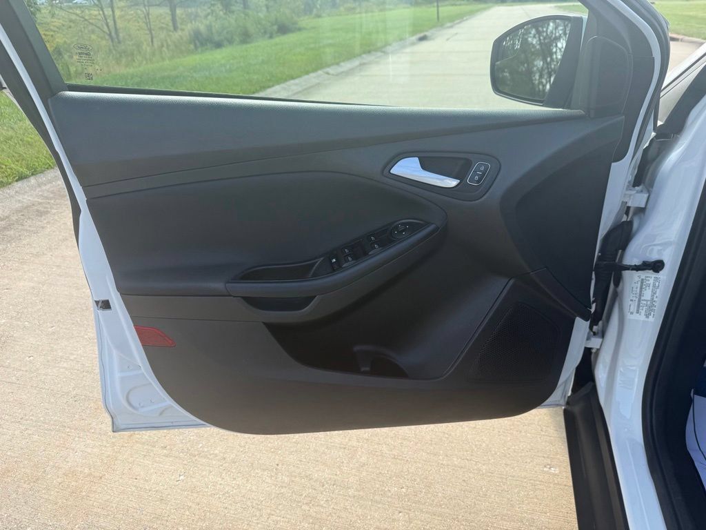 Used 2016 Ford Focus SE FWD image 16