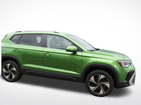New 2026 Volkswagen Taos SE AWD/4WD image 6