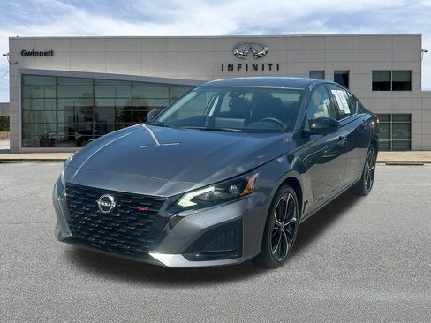 Used 2025 Nissan Altima 2.5 SR w/ SR Premium Package FWD image 1