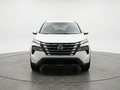 Used 2025 Nissan Rogue SV AWD/4WD image 2