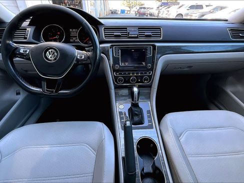 Used 2018 Volkswagen Passat 2.0T SE image 16