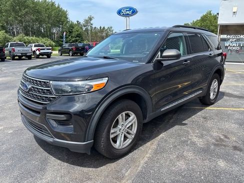 Used 2023 Ford Explorer XLT AWD/4WD image 3