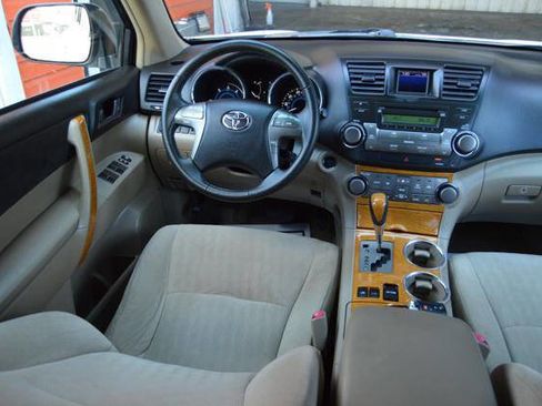 Used 2010 Toyota Highlander 4WD Hybrid image 55