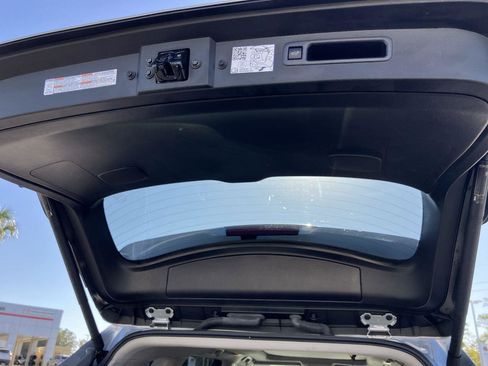 Used 2024 Toyota Highlander Platinum image 30