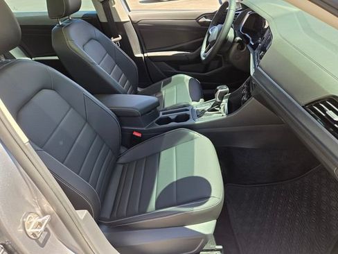 Certified 2024 Volkswagen Jetta SE w/ Panoramic Sunroof Package FWD image 17
