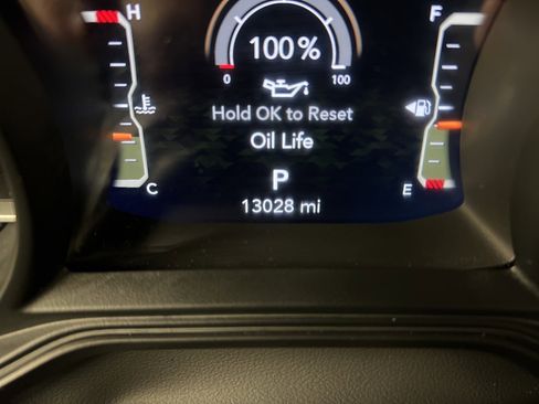 Used 2025 Jeep Wrangler Sahara image 24