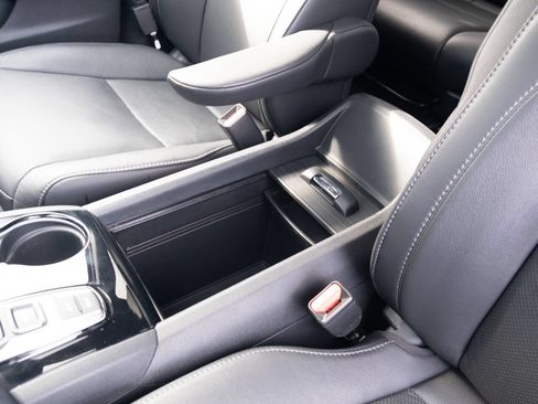 Used 2022 Honda Pilot Touring image 8