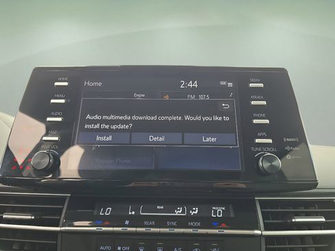 Used 2024 Toyota Sienna LE image 21