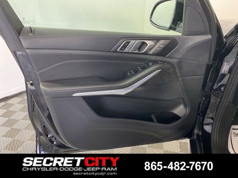 Used 2022 BMW X5 xDrive40i w/ Premium Package AWD/4WD image 14