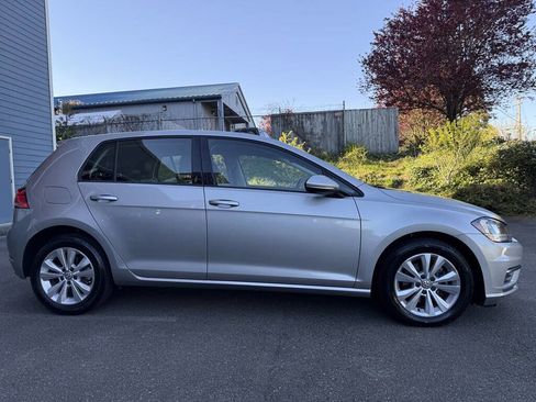 Used 2020 Volkswagen Golf 4-Door FWD image 2