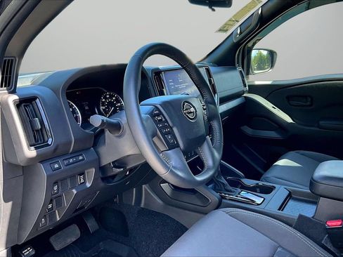 Used 2026 Nissan Frontier SV w/ SV Convenience Package RWD image 18