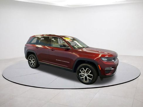 Certified 2025 Jeep Grand Cherokee Limited w/ Luxury Tech Group II AWD/4WD image 8