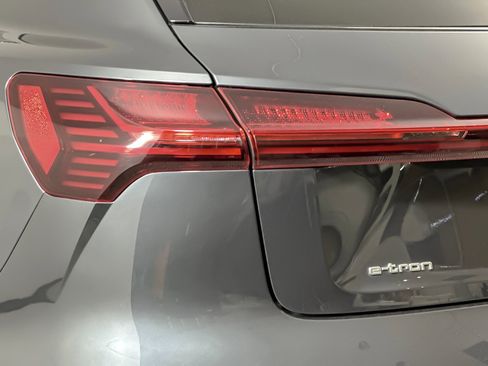 Used 2019 Audi e-tron Premium Plus image 26
