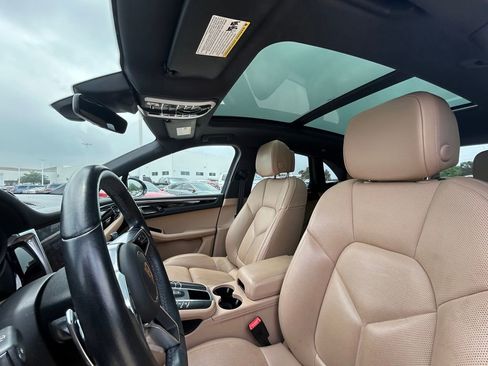 Used 2021 Porsche Macan AWD/4WD image 12